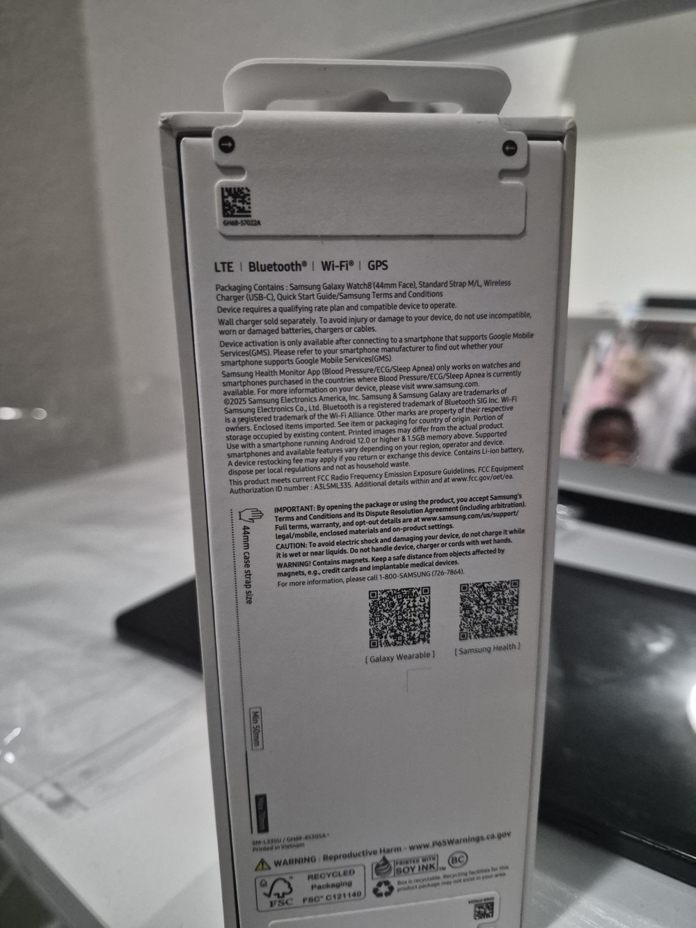 Samsung Galaxy Watch8 in Black/grey - Picture 2 of 2